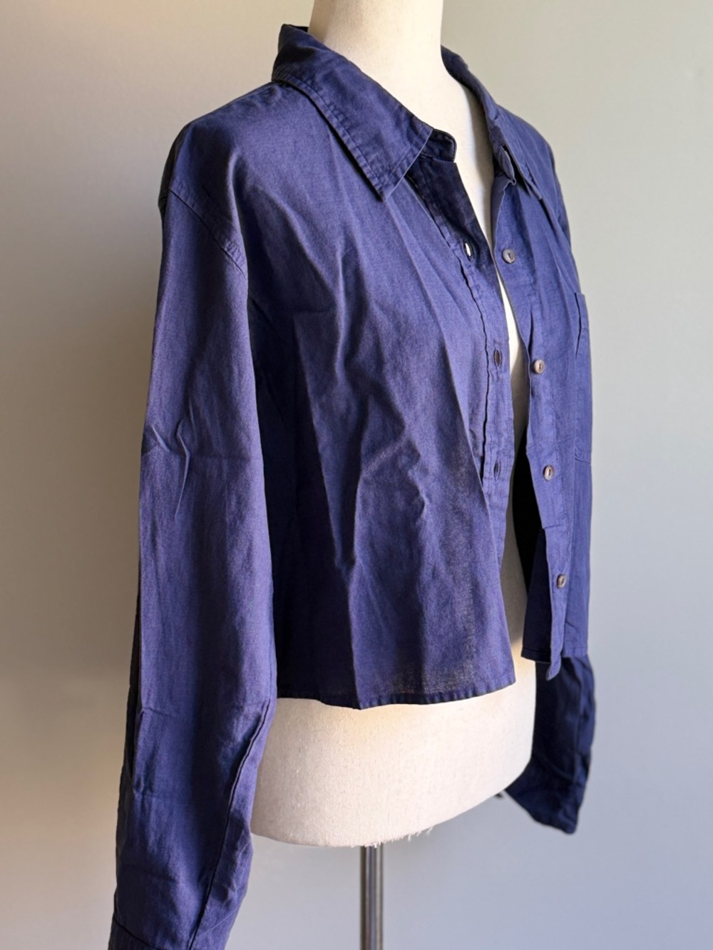 Universal Thread Navy Cropped Button-Down Shirt - Picture 3 of 5